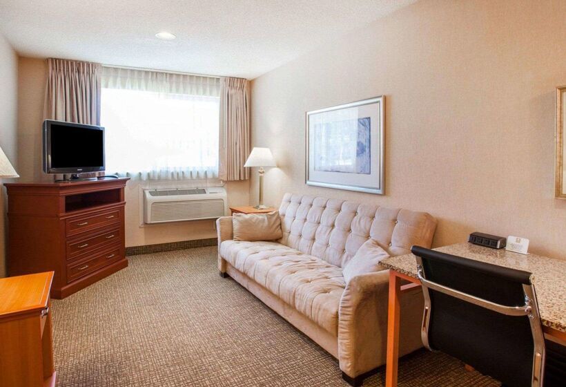 Отель Quality Inn Kirkland