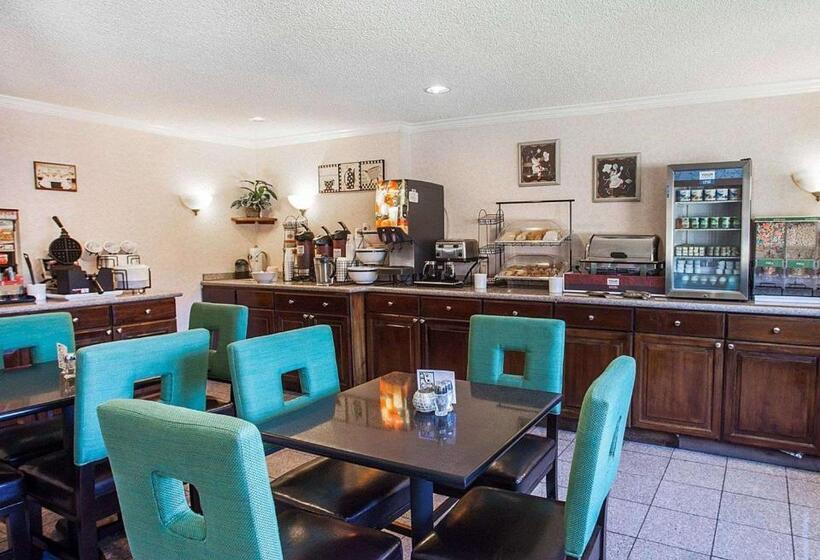 Отель Quality Inn Kirkland