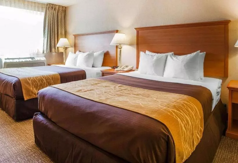 בית מלון כפרי Quality Inn Kirkland