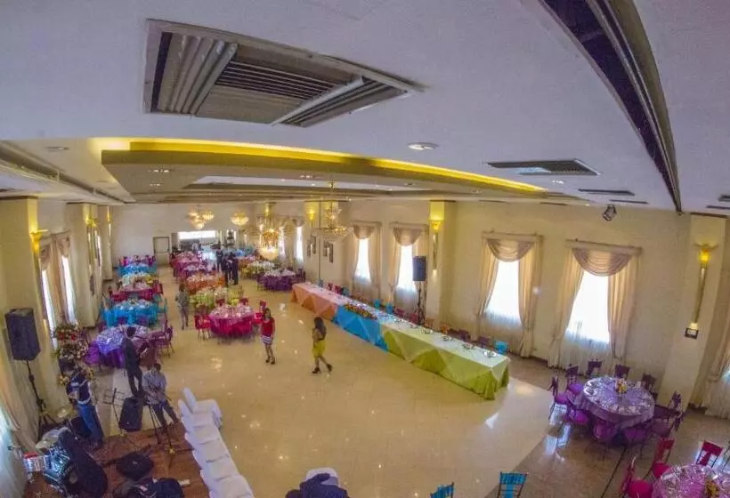 Отель Emperador