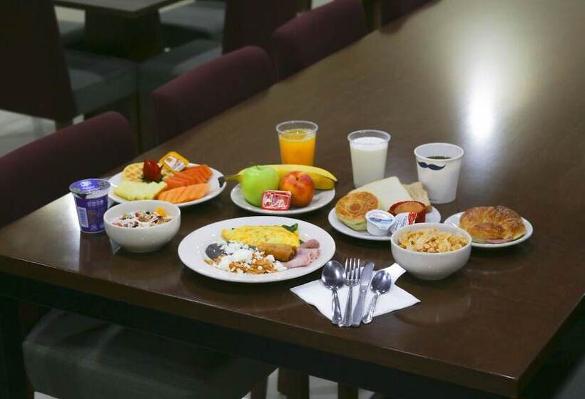 Hotelli Hampton Inn By Hilton Tampico Zona Dorada