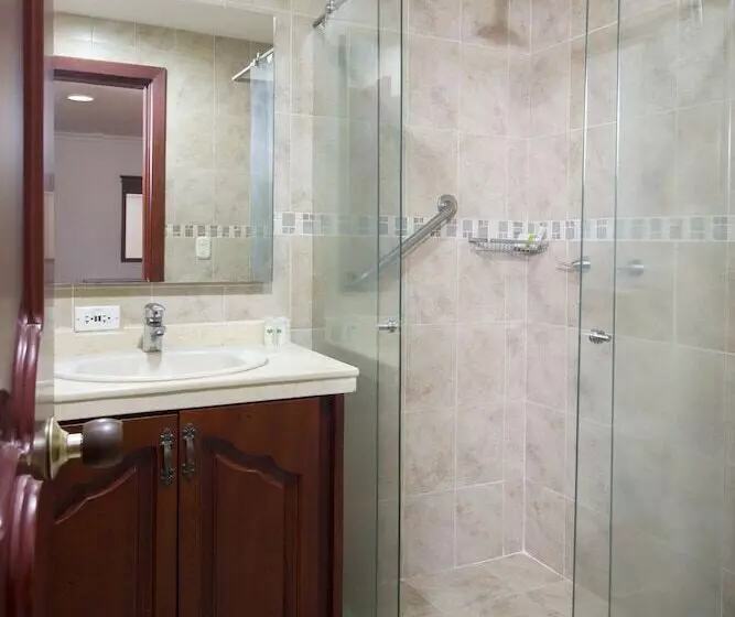 هتل Luxor Plaza Pereira