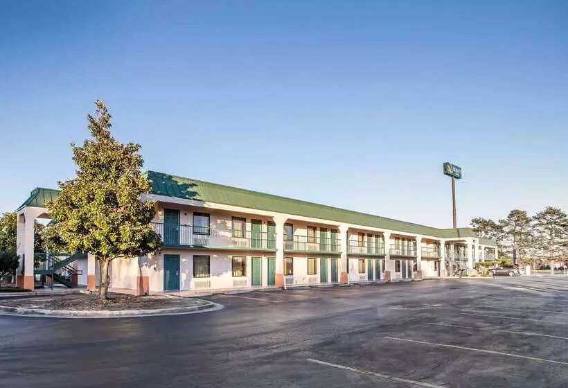 Отель Quality Inn Byron