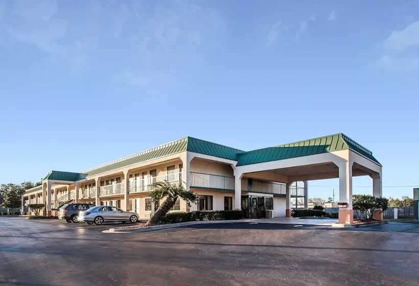 Отель Quality Inn Byron