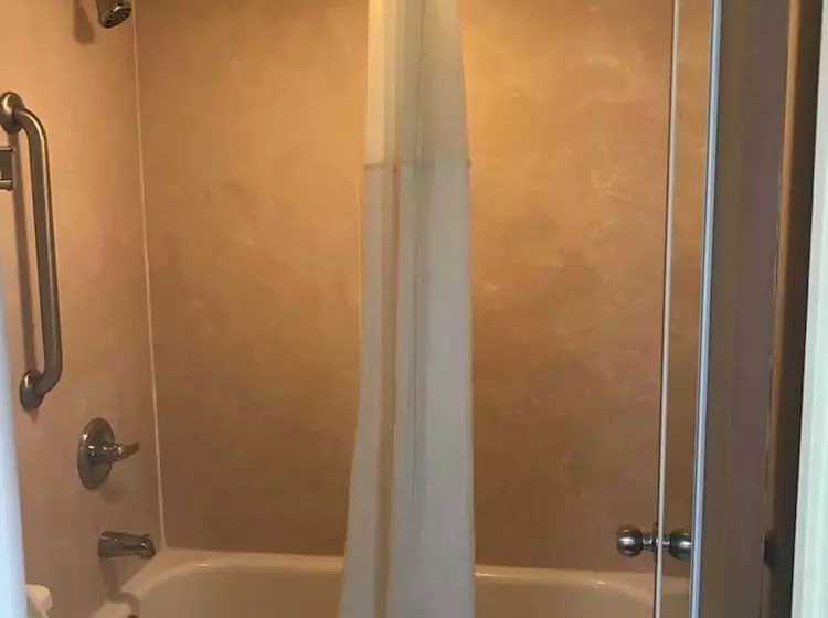 Отель Quality Inn Byron