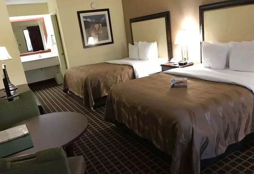 Отель Quality Inn Byron