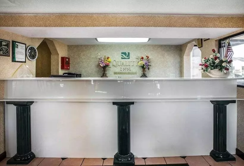 Отель Quality Inn Byron