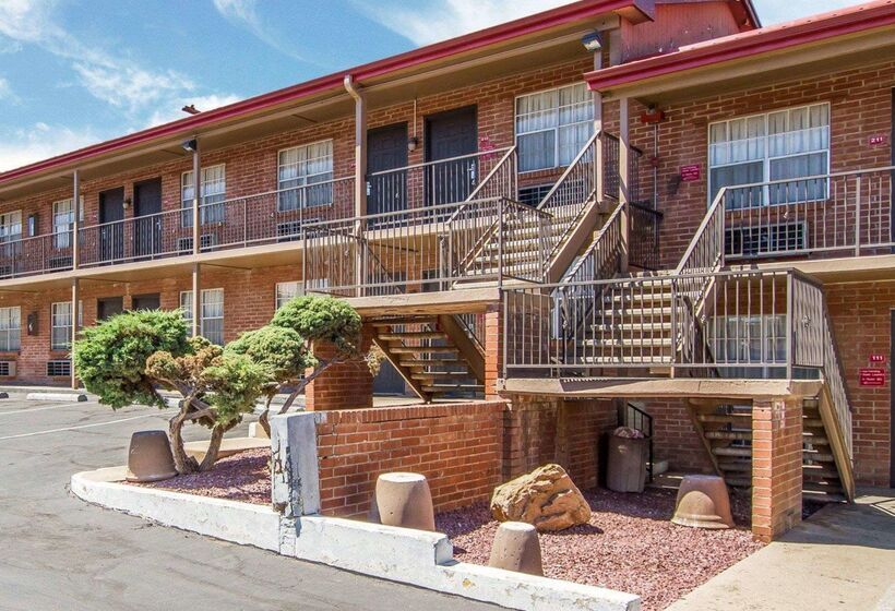 בית מלון כפרי Rodeway Inn Prescott