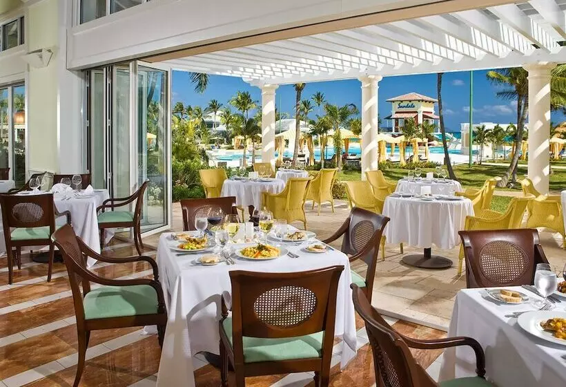 هتل Sandals Emerald Bay   All Inclusive Couples Only