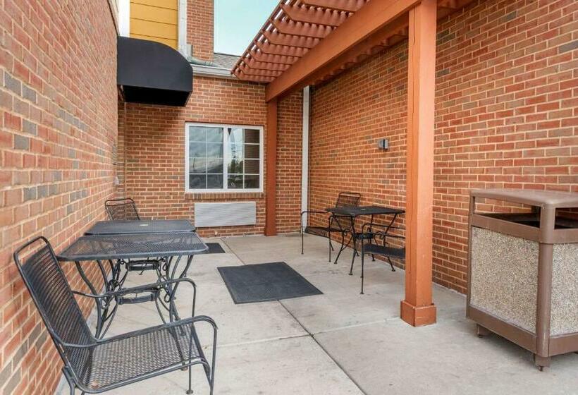 فندق Suburban Studios South Bend