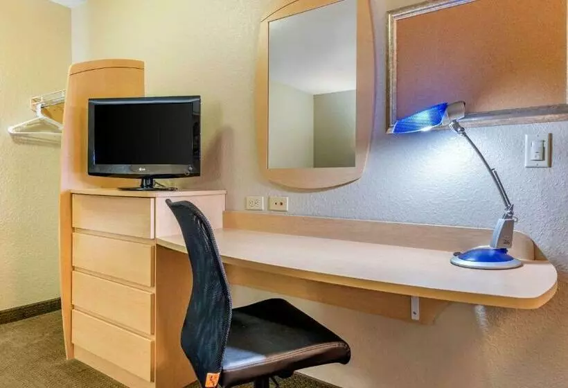 호텔 Suburban Studios South Bend