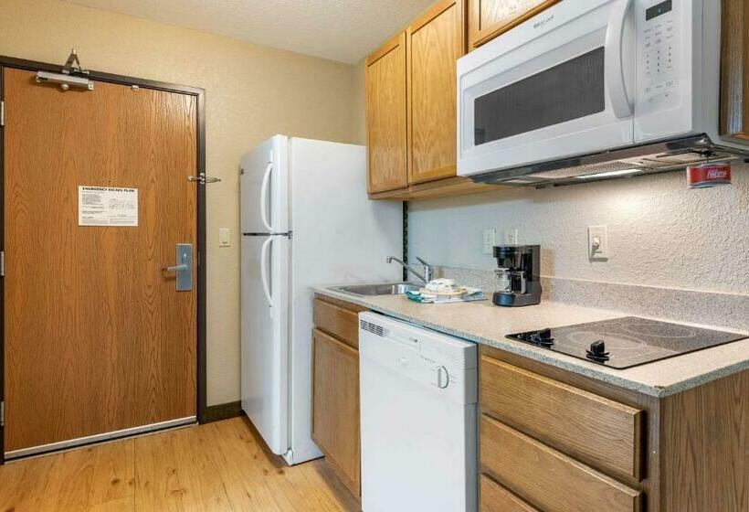 فندق Suburban Studios South Bend