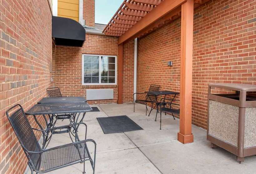 فندق Suburban Studios South Bend