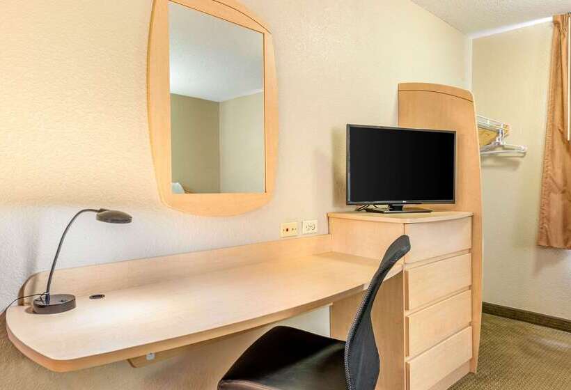 فندق Suburban Studios South Bend