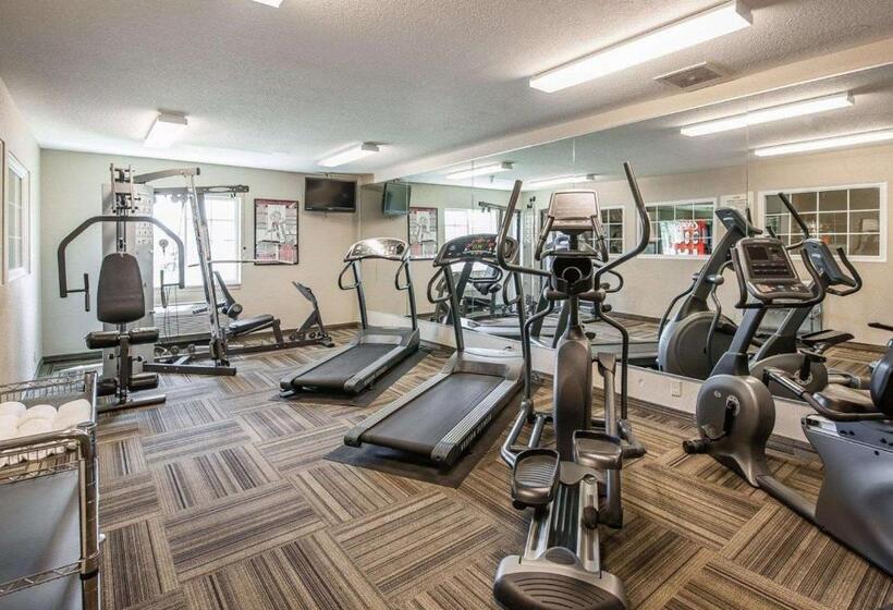 فندق Suburban Studios South Bend