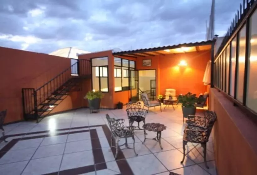 هتل Y Suites El Refugio De Don Carlos