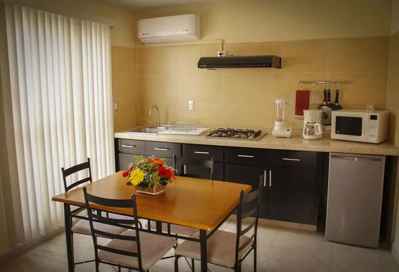 هتل Y Suites El Refugio De Don Carlos