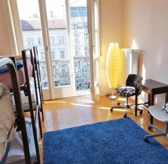 Bauhaus Astoria Hostel
