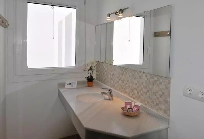 Hostal Tarifa  Recepcion Abierta Las 24h