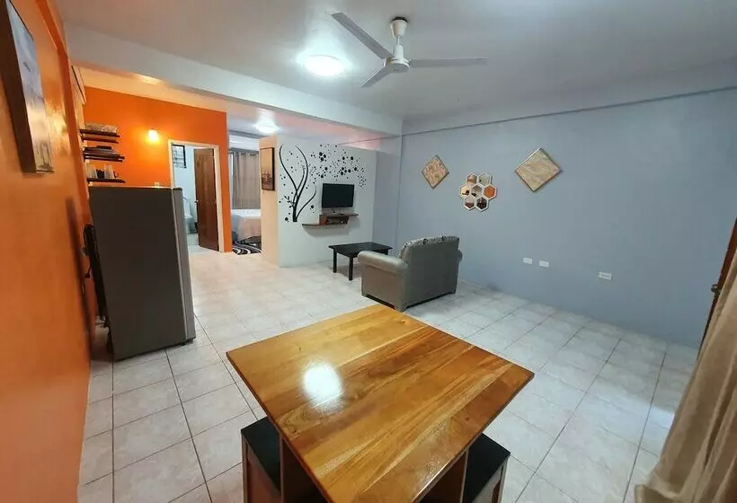 Hotelli Rachel Land Apartment Suites