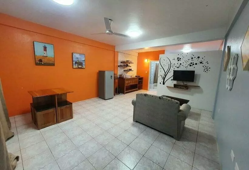 Hotelli Rachel Land Apartment Suites