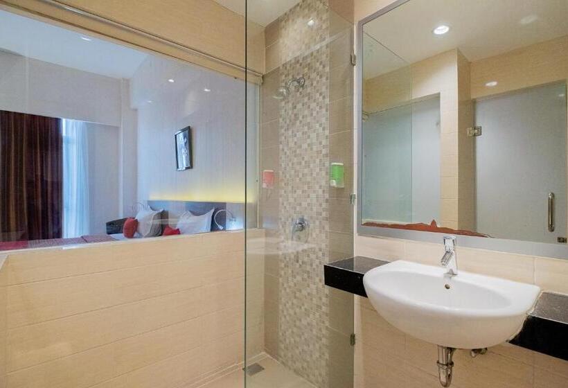 酒店 Reddoorz Premium @ Jalan Veteran Bojonegoro