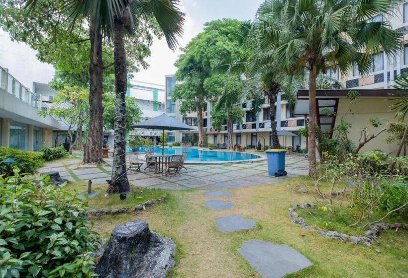 酒店 Reddoorz Premium @ Jalan Veteran Bojonegoro