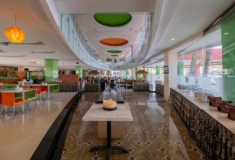 酒店 Reddoorz Premium @ Jalan Veteran Bojonegoro