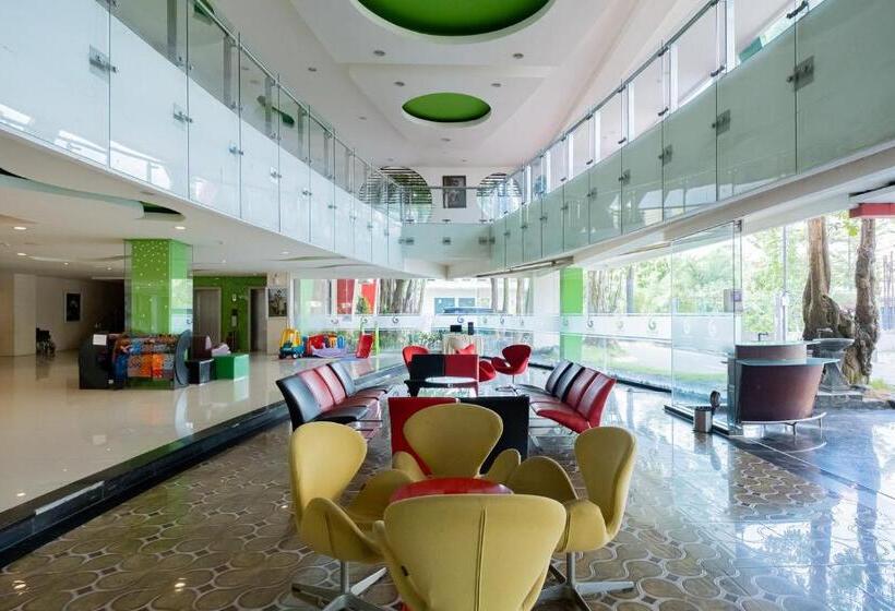 酒店 Reddoorz Premium @ Jalan Veteran Bojonegoro