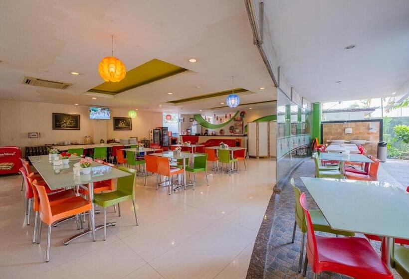 酒店 Reddoorz Premium @ Jalan Veteran Bojonegoro