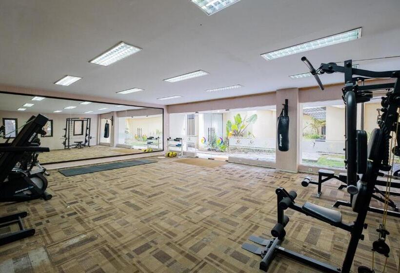 酒店 Reddoorz Premium @ Jalan Veteran Bojonegoro