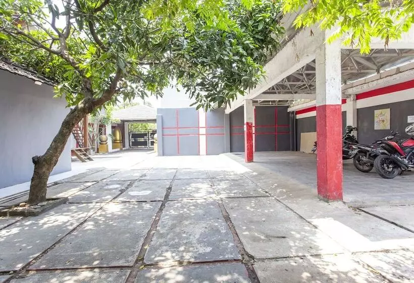 Hotelli Spot On 1055 Sakura Homestay Syariah