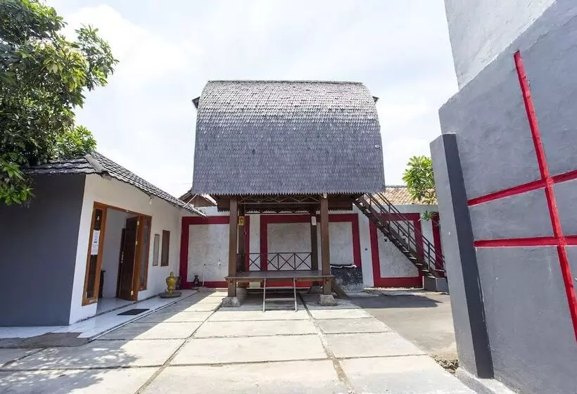 Hotelli Spot On 1055 Sakura Homestay Syariah