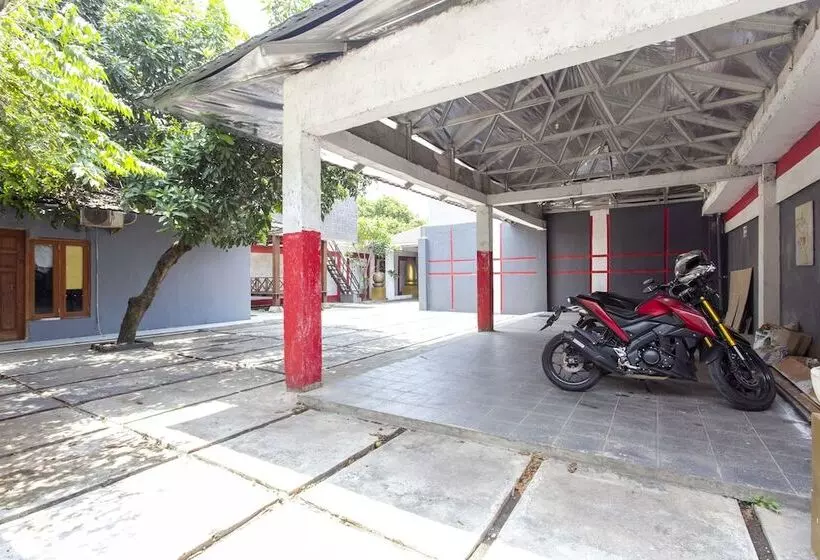 Hotelli Spot On 1055 Sakura Homestay Syariah