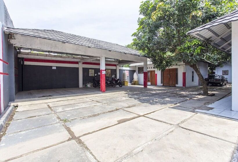 בית מלון כפרי Spot On 1055 Sakura Homestay Syariah