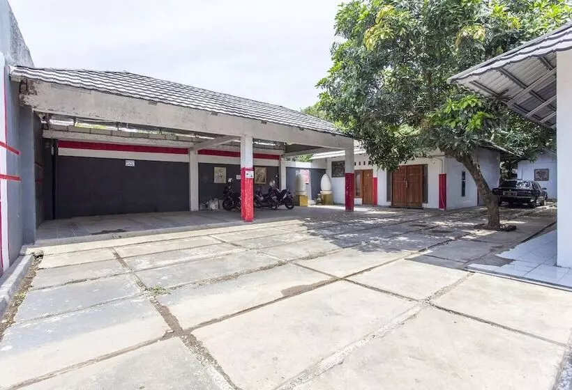 Hotelli Spot On 1055 Sakura Homestay Syariah