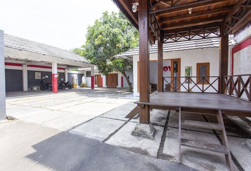 בית מלון כפרי Spot On 1055 Sakura Homestay Syariah