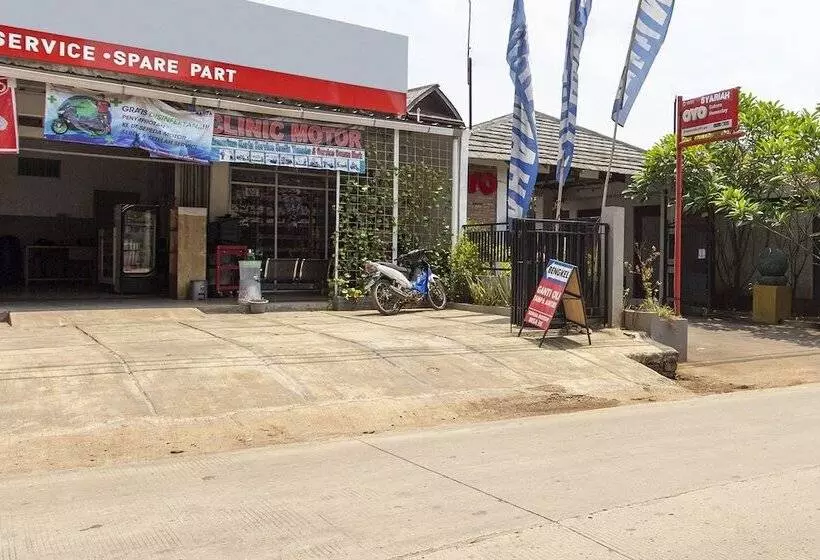 Hotelli Spot On 1055 Sakura Homestay Syariah