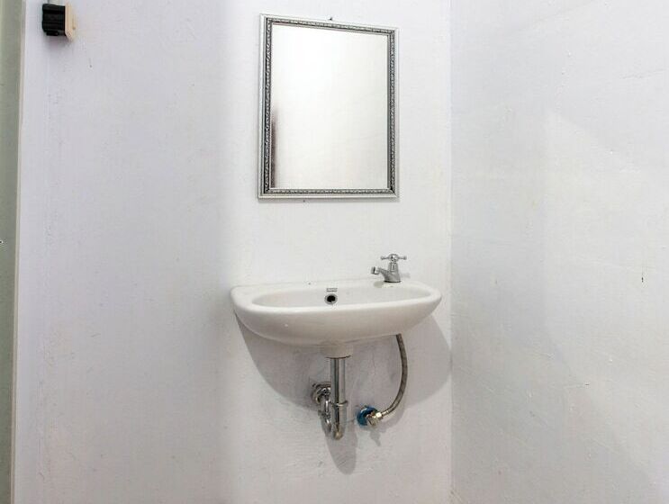 בית מלון כפרי Spot On 1055 Sakura Homestay Syariah