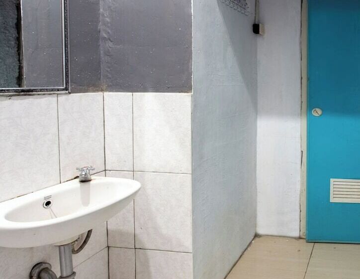 בית מלון כפרי Spot On 1055 Sakura Homestay Syariah