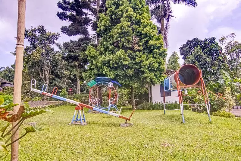 Hotelli Spot On 90046 Villa Anyelir Yustik Selabintana