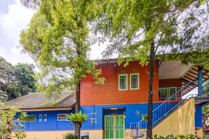 Hotelli Spot On 90046 Villa Anyelir Yustik Selabintana