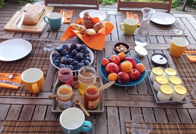 Отель Clos Des Aspres