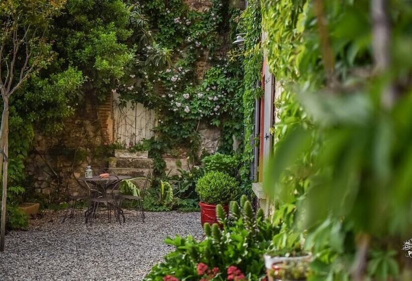 Отель Clos Des Aspres