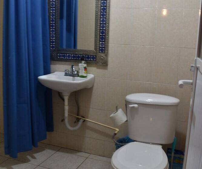 Отель 400 Rabbits Hostel