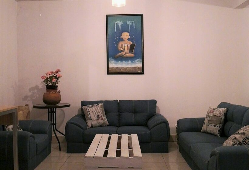 Отель 400 Rabbits Hostel