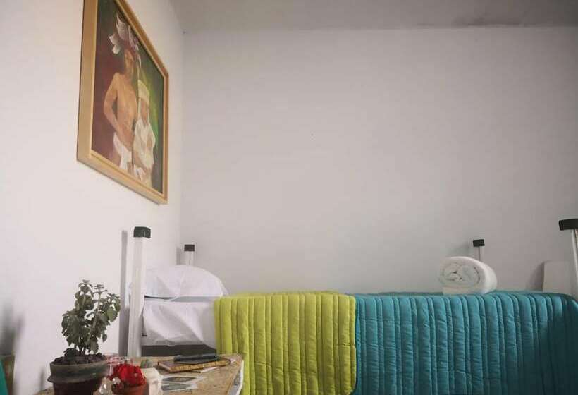 Отель 400 Rabbits Hostel