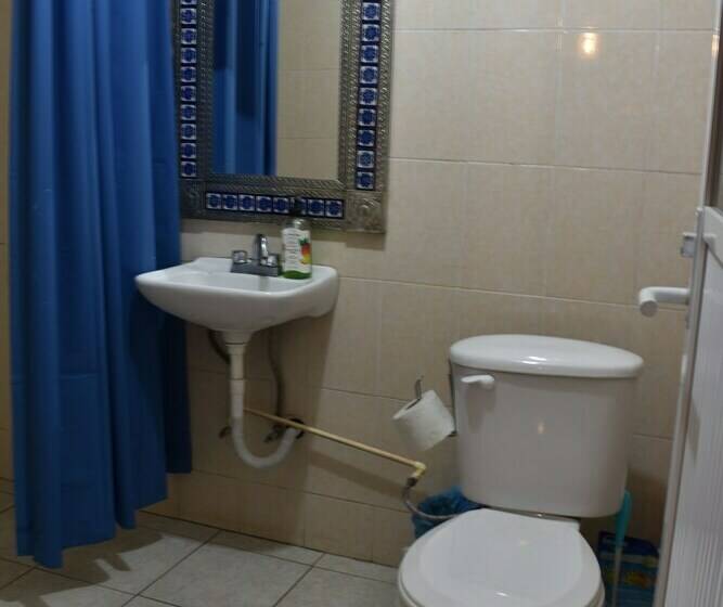 Отель 400 Rabbits Hostel