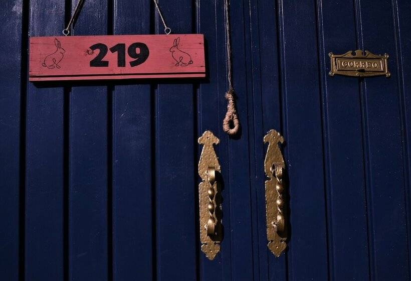 Отель 400 Rabbits Hostel