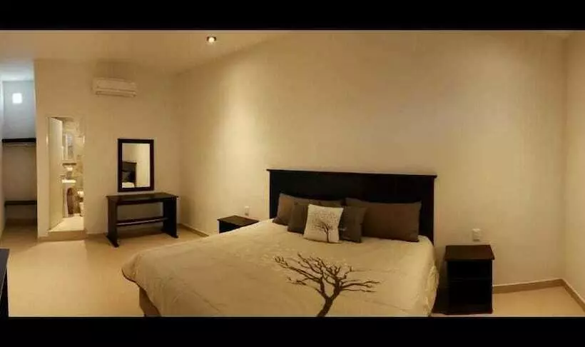 ホテル Habitaciones Boulevard